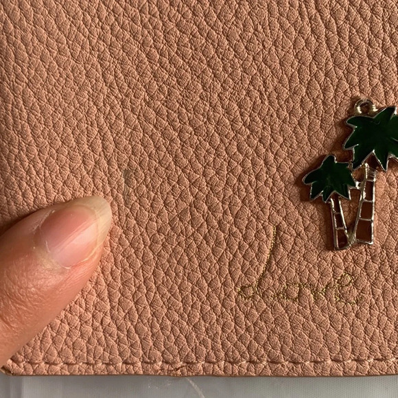 π΄ Retro-Style Pink Wallet with Palm Tree - Keep Your Essentials in Style! π΄ - Picture 8 of 10